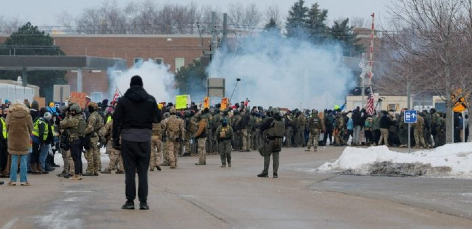 Μινεάπολη: Πεδίο μάχης με συγκρούσεις και συλλήψεις σε διαδηλώσεις κατά της ICE