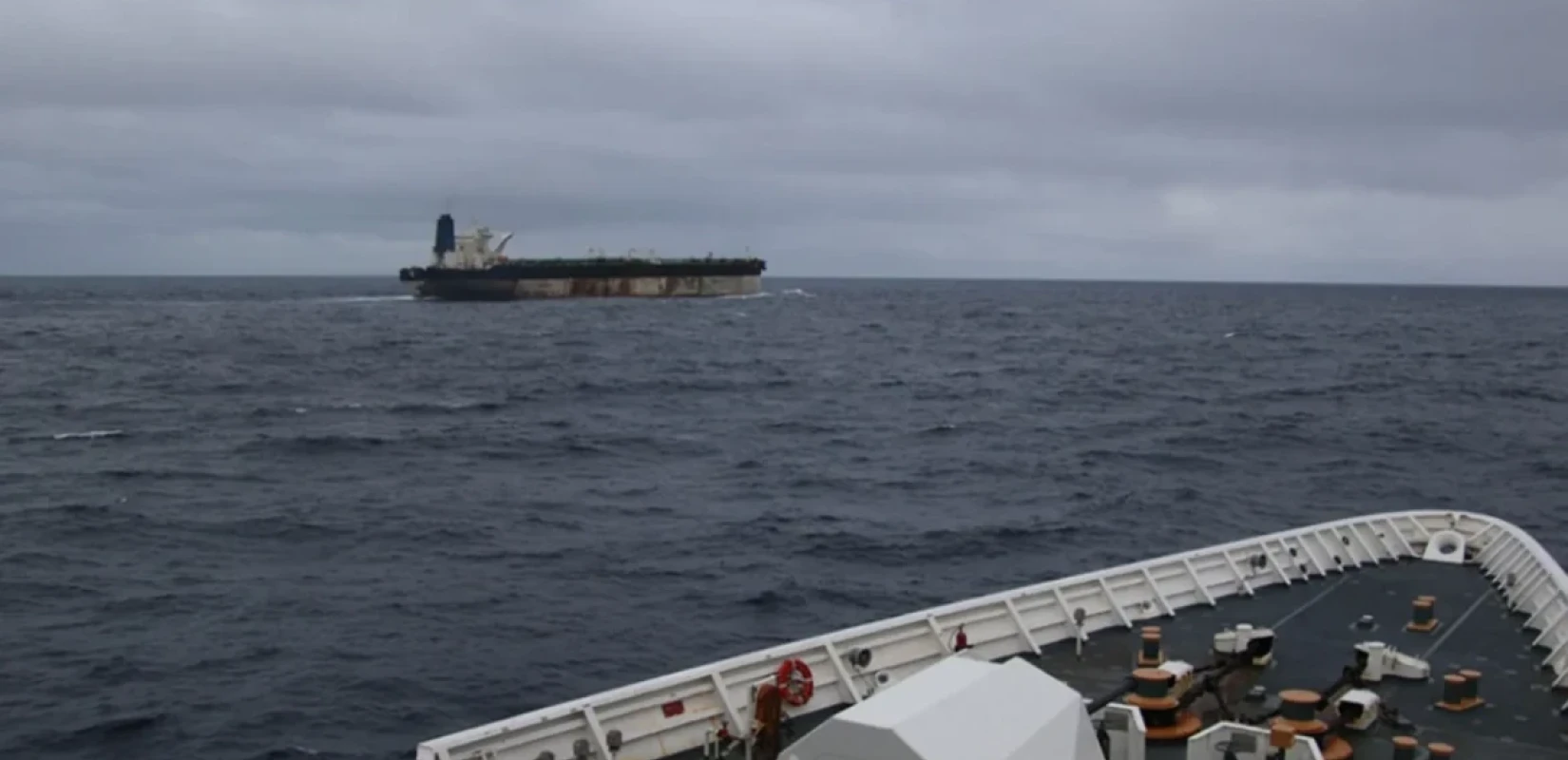 Επίθεση σε πλοίο ελληνικών συμφερόντων στο Ομάν - Οι Φρουροί της Επανάστασης φέρονται να άνοιξαν πυρ
