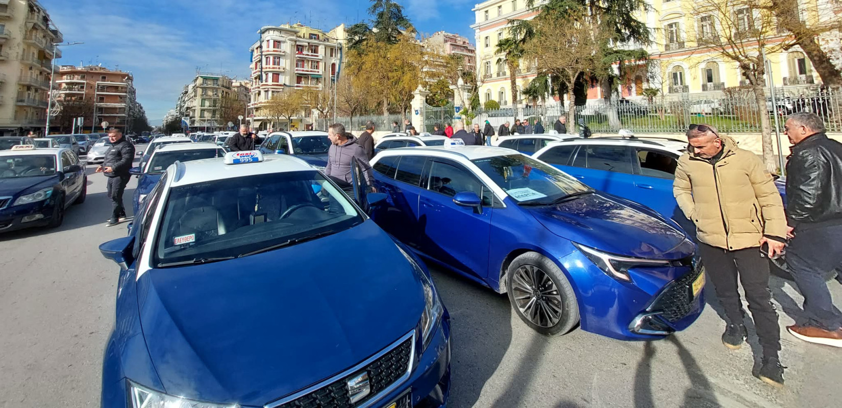 «Χειρόφρενο» για 48 ώρες στα ταξί της Θεσσαλονίκης - Κάθοδος αντιπροσωπείας αύριο στην Αθήνα (βίντεο)