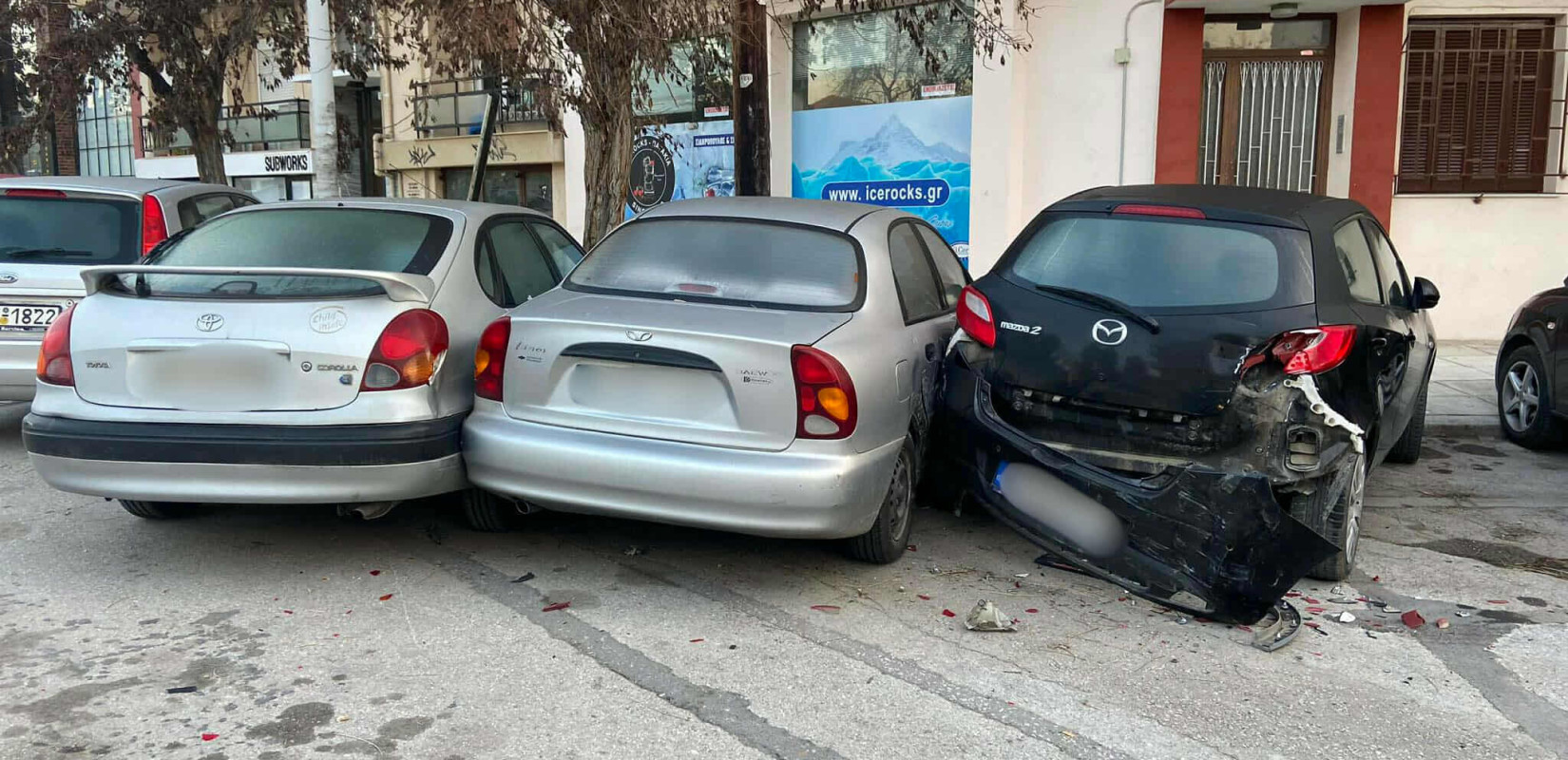 Θεσσαλονίκη: Στο αυτόφωρο για επικίνδυνη οδήγηση η 24χρονη μεθυσμένη οδηγός - Πώς έγινε η τρελή πορεία της (βίντεο από τη σύγκρουση με 15 οχήματα)