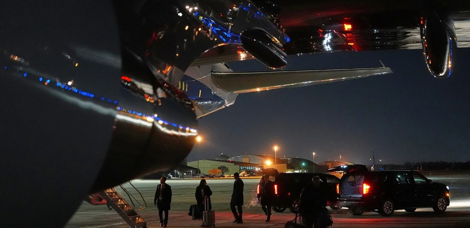 ΗΠΑ: Το Air Force One επέστρεψε στην Ουάσιγκτον - Ήσσονος ηλεκτρικό πρόβλημα καθυστέρησε το ταξίδι Τραμπ για το Νταβός