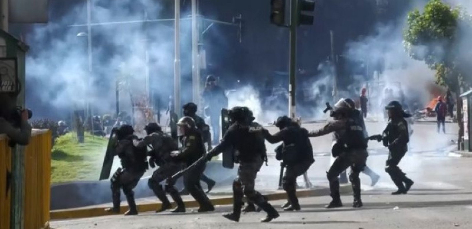 Αποκλεισμένοι οι δρόμοι στη Βολιβία: Μπαράζ διαδηλώσεων για την κατάργηση της επιδότησης των τιμών των καυσίμων (βίντεο)