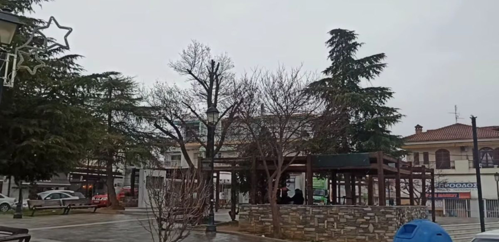 Εικόνα από τη χιονόπτωση σήμερα στο Φίλυρο