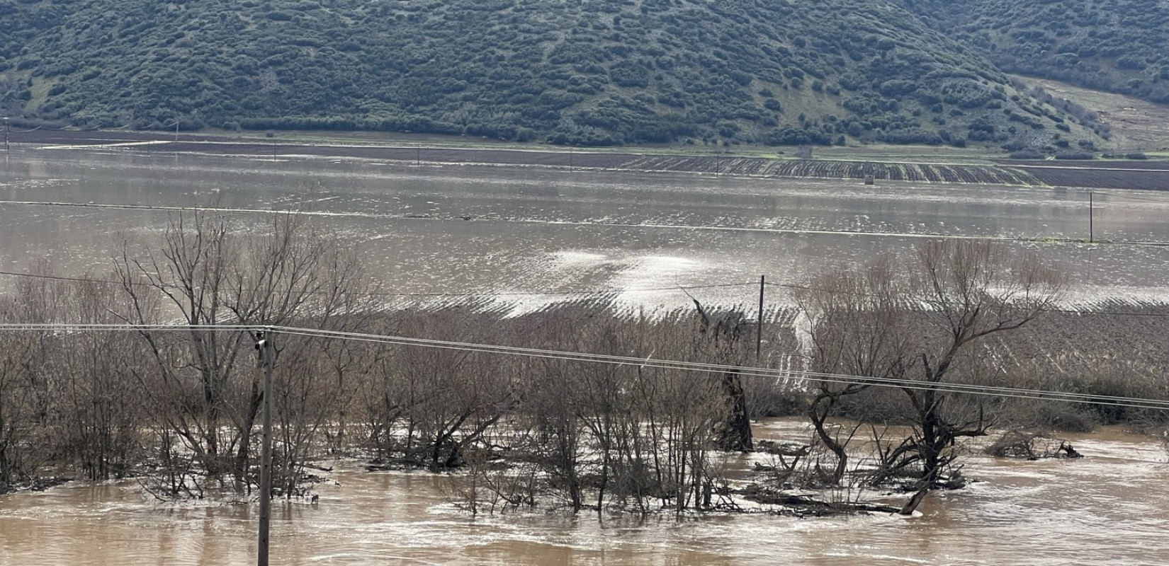 Λάρισα: Υπερχείλισε ο Πηνειός έξω - Πλημμύρισαν αγροτικές εκτάσεις
