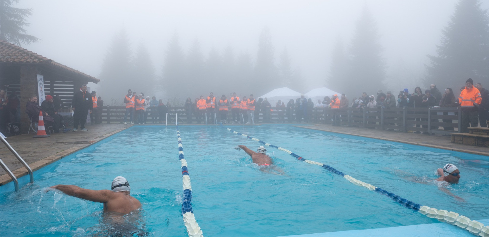 Δήμος Πολυγύρου: Πάνω από 64 αθλητές κολύμπησαν σε νερό κάτω των 5 βαθμών Κελσίου