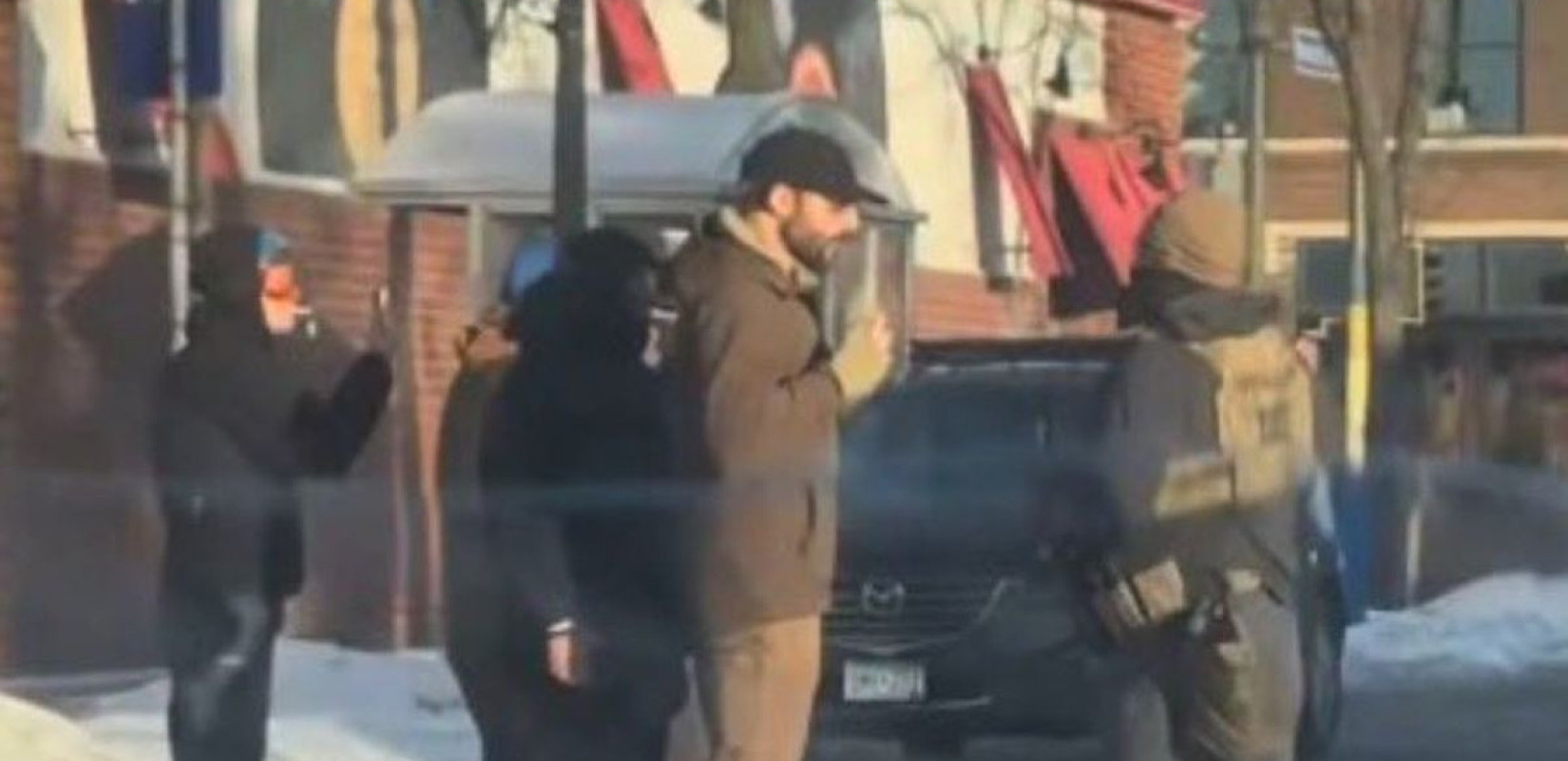 ΗΠΑ: Οι γονείς του Άλεξ Πρέτι που σκοτώθηκε από πυρά της ICE αντιδρούν - «Αηδιαστικά ψέματα ότι κρατούσε όπλο» (βίντεο)