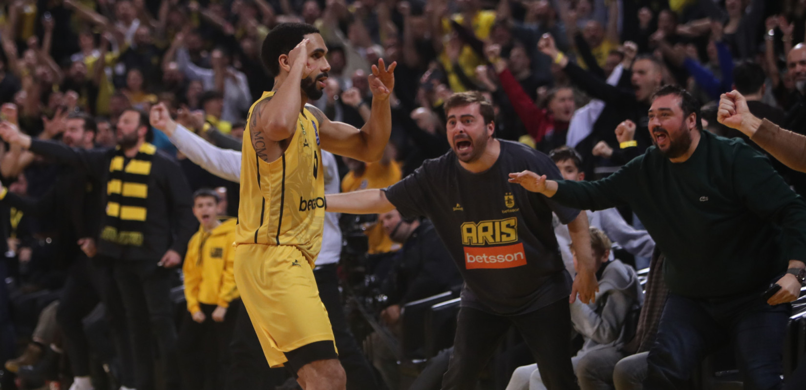 Για τον Άλκη! Ο «μαγικός» Άρης ταπείνωσε τον Παναθηναϊκό στο «φλεγόμενο» Παλέ (βίντεο)