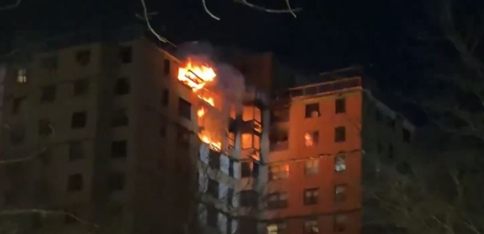 Νέα Υόρκη: Φλέγεται πολυκατοικία στο Μπρονξ από έκρηξη υγραερίου – Φόβοι για πολλά θύματα (βίντεο)