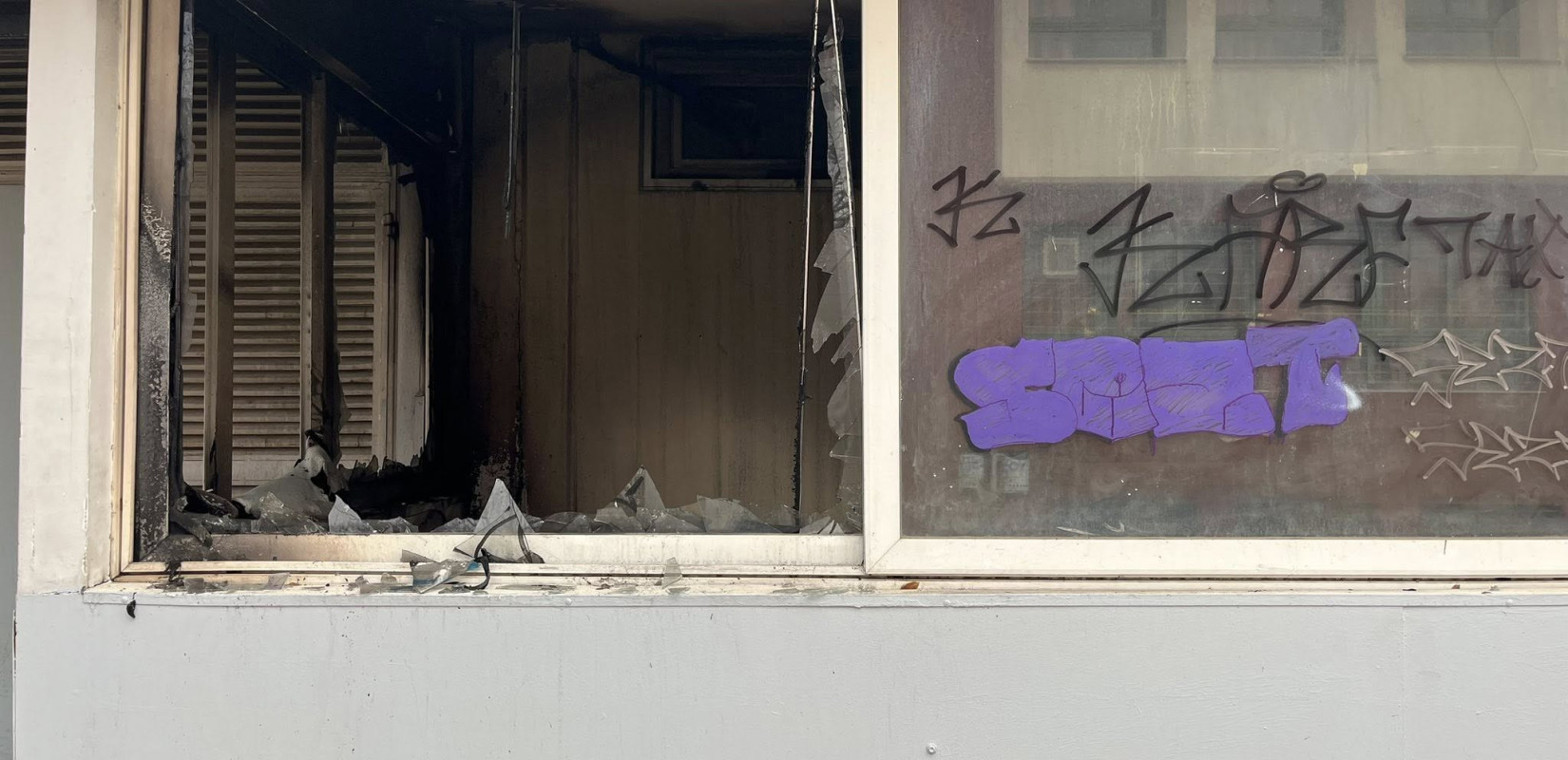 Θεσσαλονίκη: Φωτιά και εκτεταμένοι βανδαλισμοί στο 1ο Λύκειο Ευκαρπίας - Εικόνες καταστροφής (βίντεο)