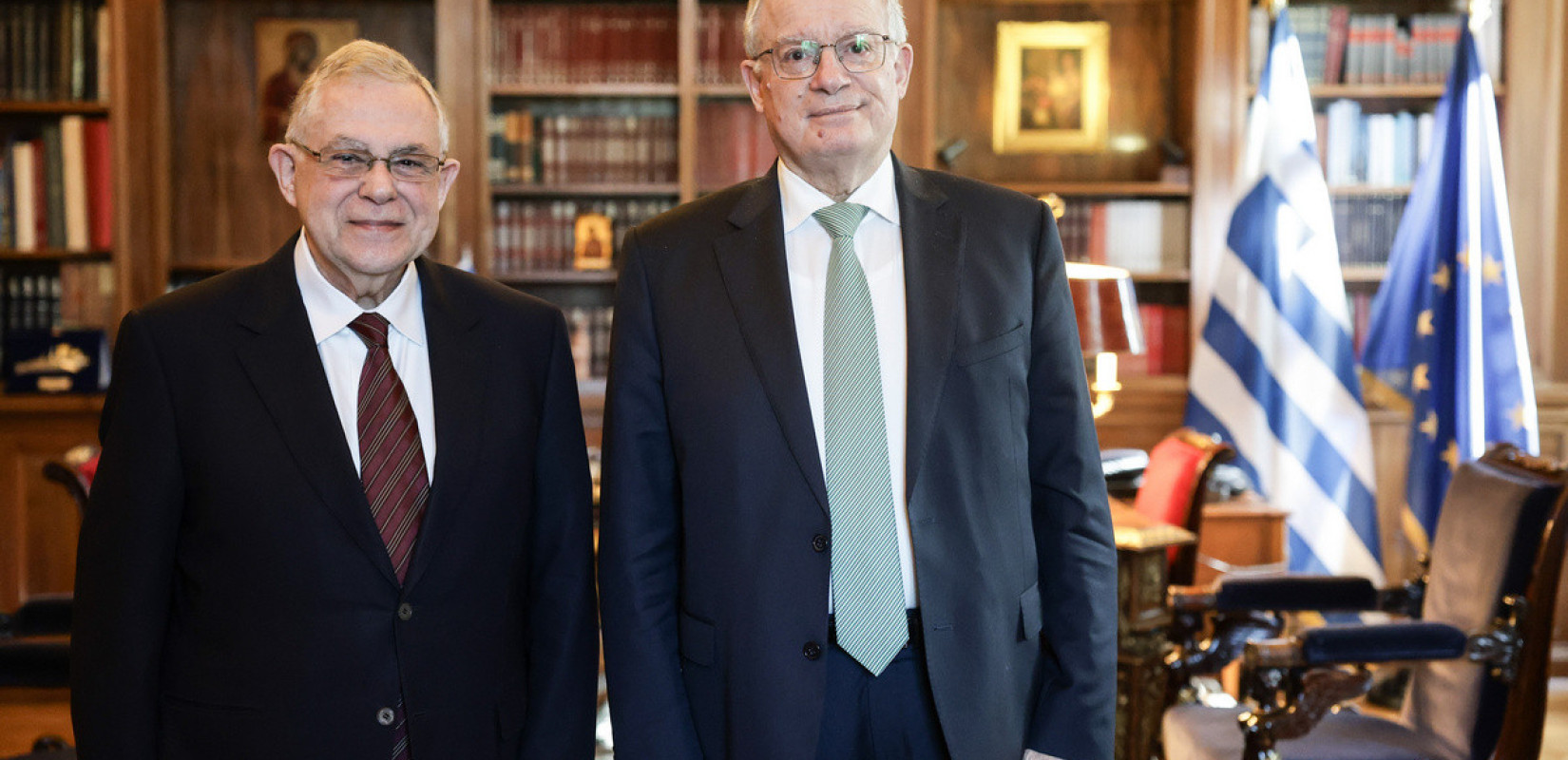 Συνάντηση του Κ. Τασούλα με τον πρώην πρωθυπουργό Λ. Παπαδήμο, στο Προεδρικό Μέγαρο