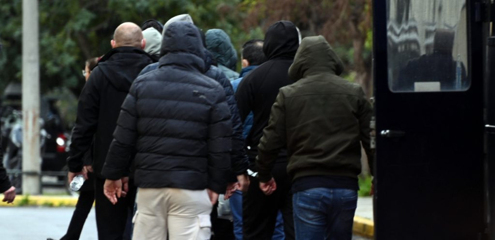 Δέκα προφυλακίσεις για το κύκλωμα με τα λαθραία τσιγάρα