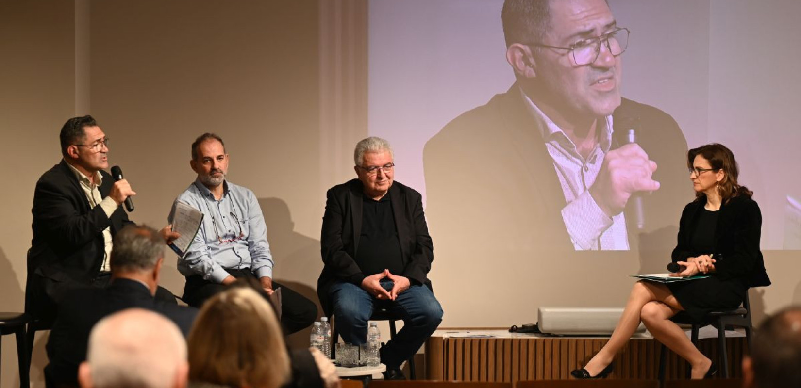 Το υψηλό κόστος φυσικού αερίου και η έλλειψη μπαταριών για ΑΠΕ πλήττουν νοικοκυριά και επιχειρήσεις