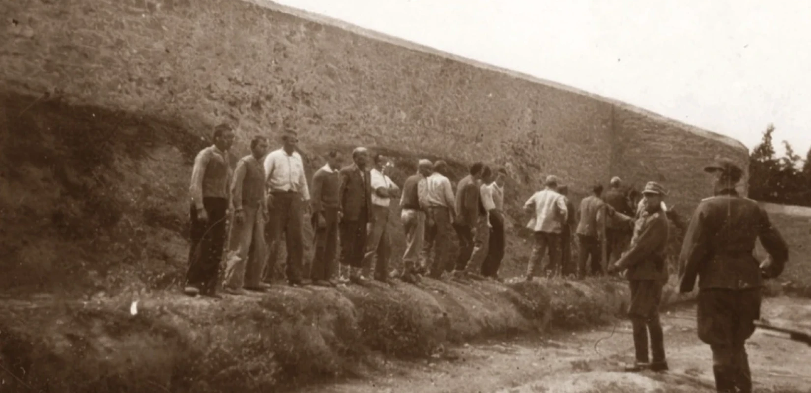 Πρόταση Τσίπρα το Ίδρυμα της Βουλής να αγοράσει τις φωτογραφίες των εκτελεσθέντων στην Καισαριανή