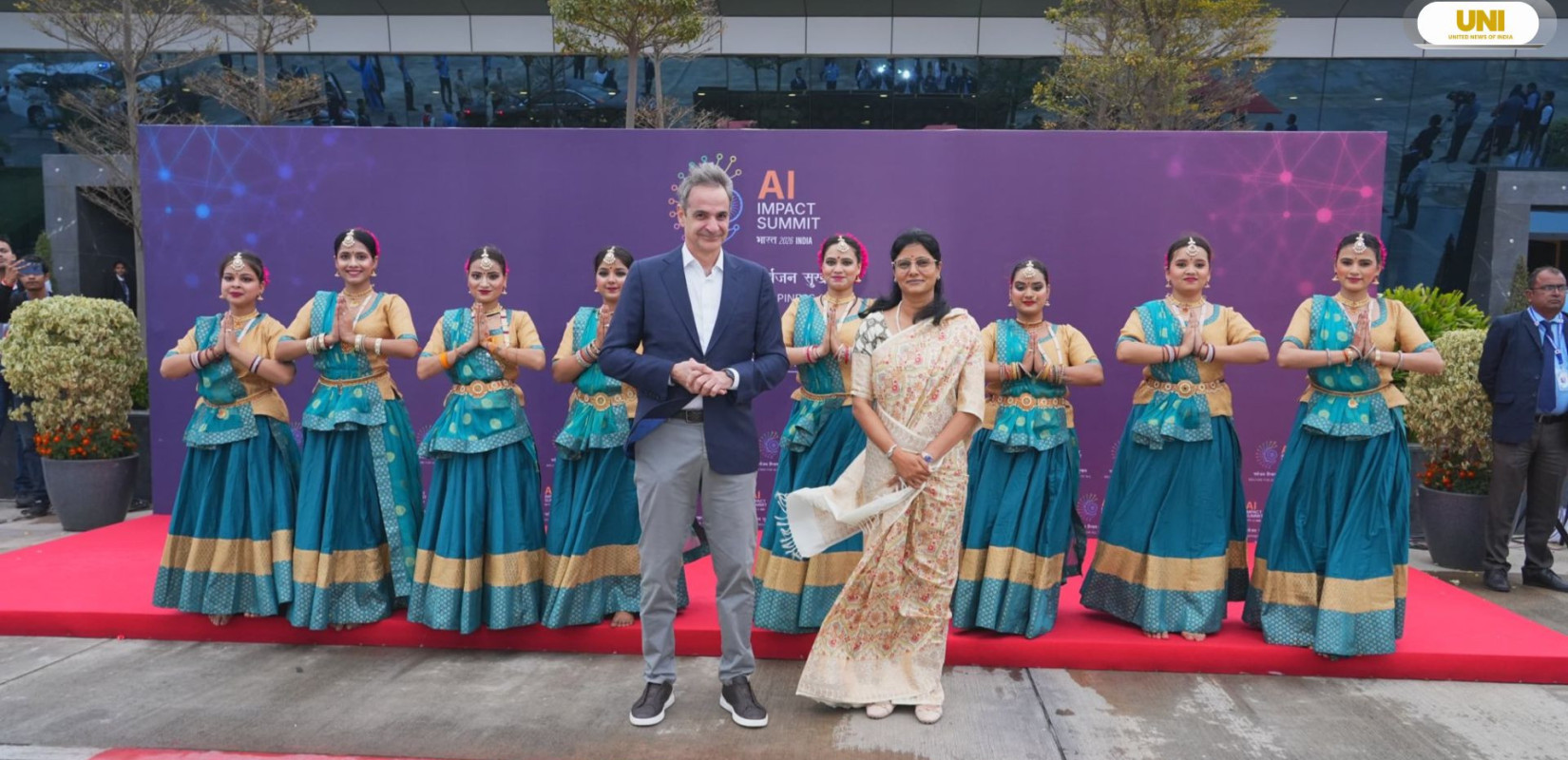 Με παραδοσιακούς χορούς υποδέχθηκαν τον Κ. Μητσοτάκη στην Ινδία – Αύριο η κρίσιμη συνάντηση με τον Ινδό πρωθυπουργό (βίντεο)