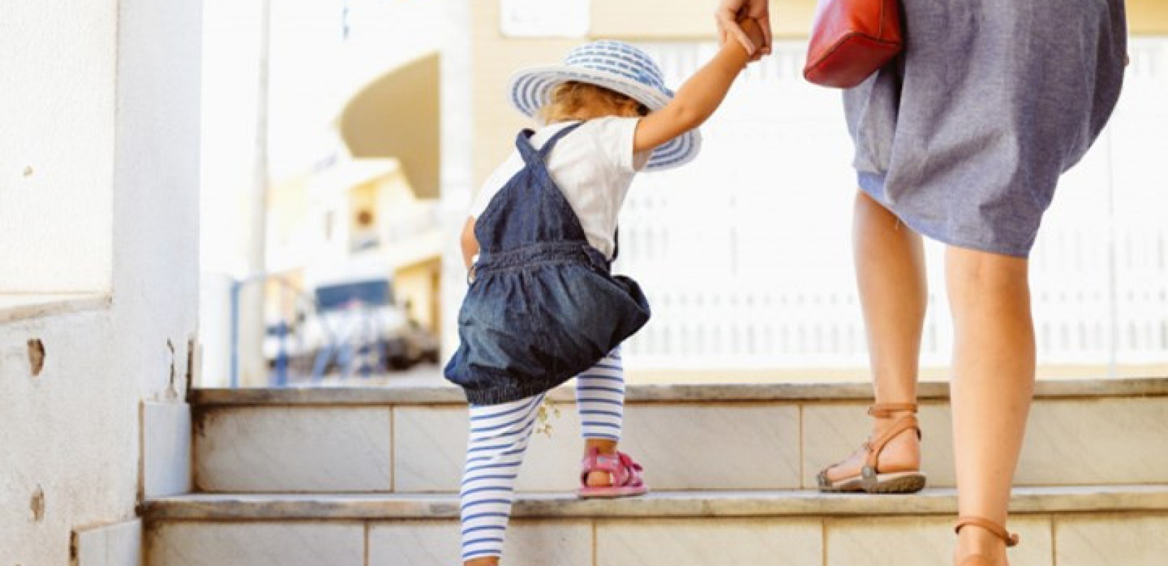 «Νταντάδες της Γειτονιάς»: Ανοίγει το μεσημέρι η πλατφόρμα για αιτήσεις - Ποιοι και πώς συμμετέχουν