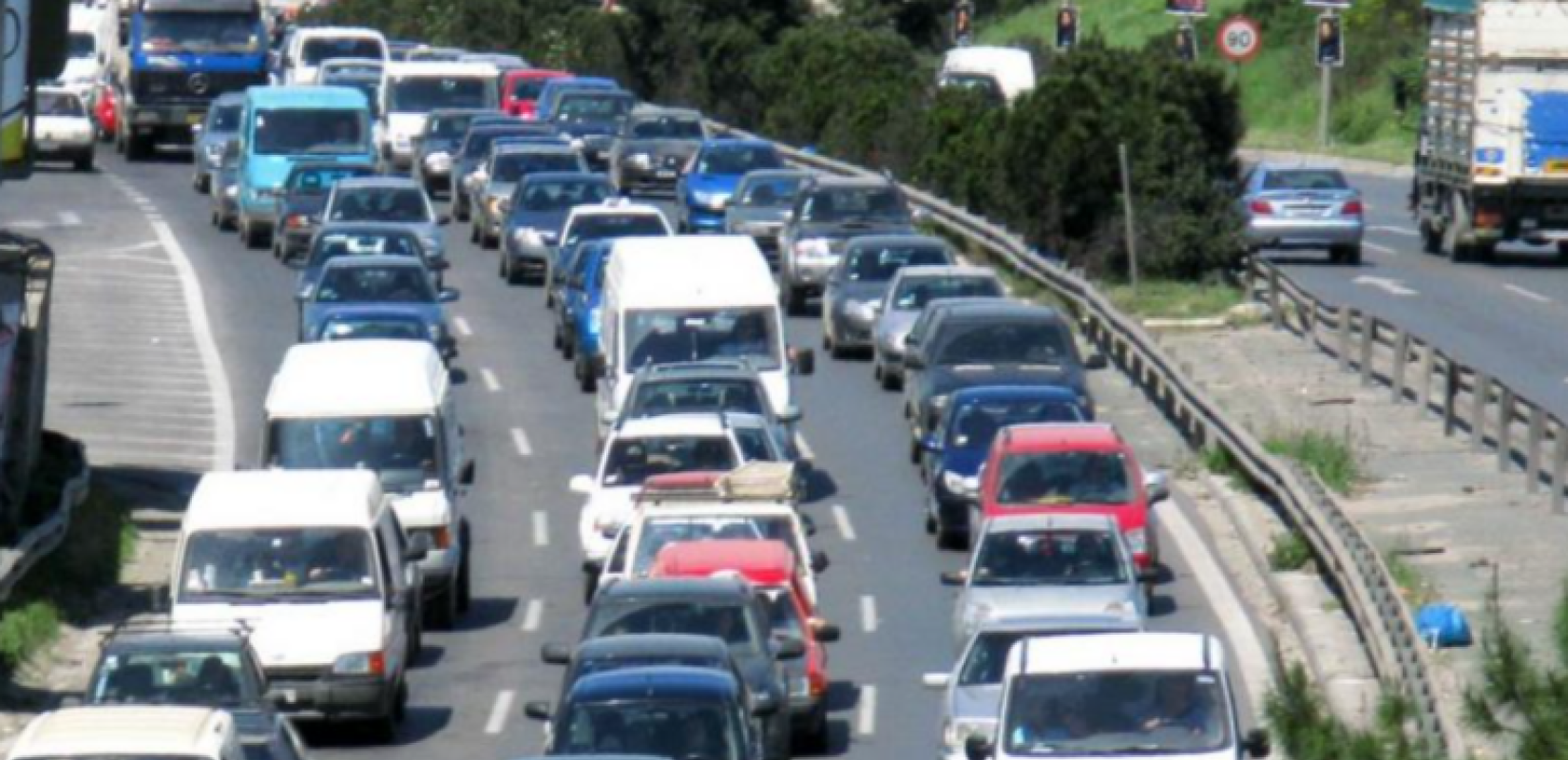 Θεσσαλονίκη: ΙΧ γλίστρησε σε πετρέλαιο στην Περιφερειακή Οδό - Καθυστερήσεις στην κυκλοφορία