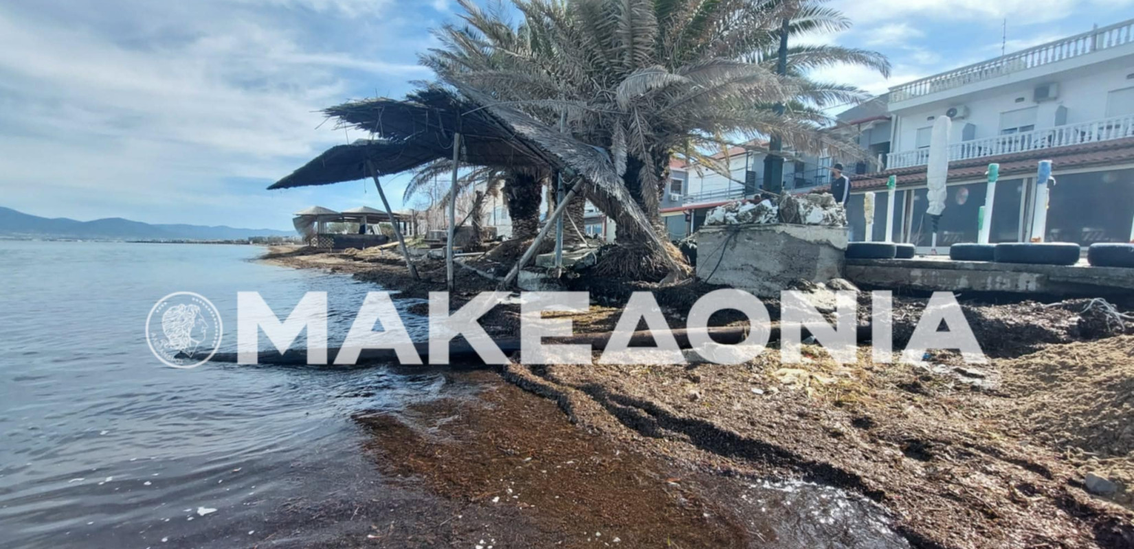 Δήμος Θερμαϊκού: «Mάχη» με τη λάσπη μετά την πλημμυρίδα - Μετρούν τις «πληγές» τους κάτοικοι και επαγγελματίες (βίντεο)