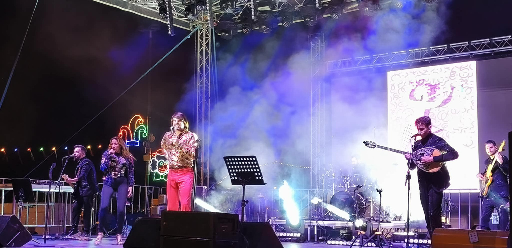 Με ντίσκο και... «Τζένγκις Χαν» ξεσήκωσε τη Θεσσαλονίκη ο Τόνις Σφήνος - Χιλιάδες κόσμου στο αποκριάτικο πάρτι της Αριστοτέλους