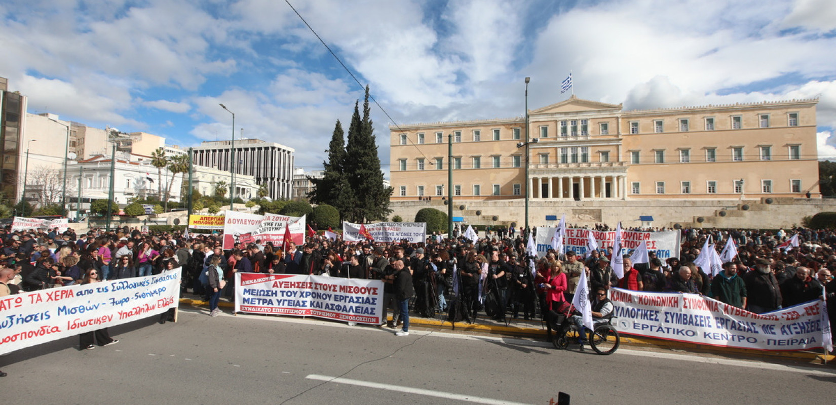 Συλλαλητήριο στο Σύνταγμα: Πρόεδροι ομοσπονδιών και συνδικάτων εναντίον του νομοσχεδίου για τις συλλογικές συμβάσεις εργασίας
