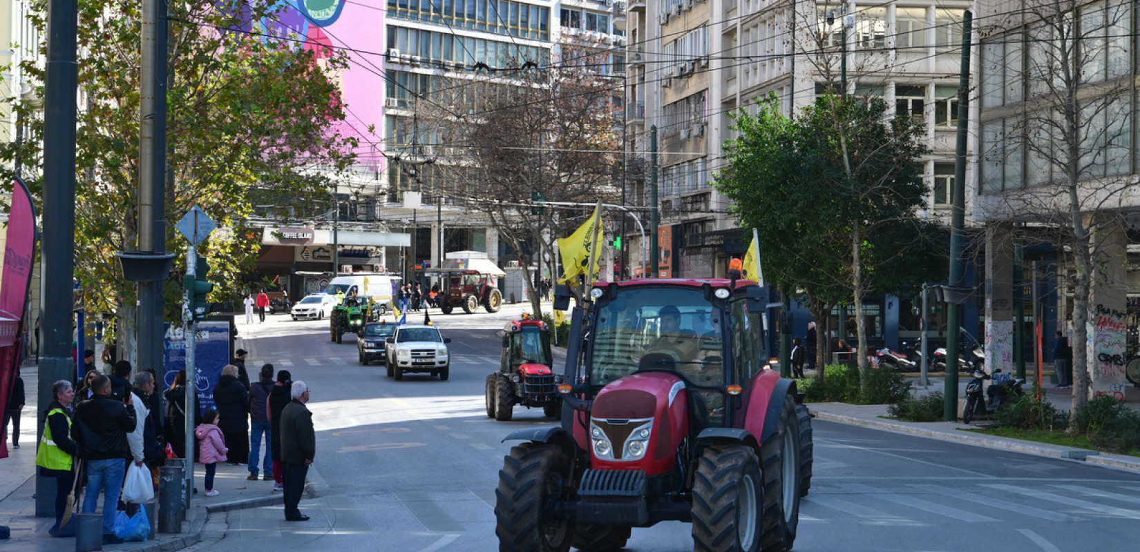 Αγροτικές κινητοποιήσεις: Αποχώρησαν τα τρακτέρ από το Σύνταγμα