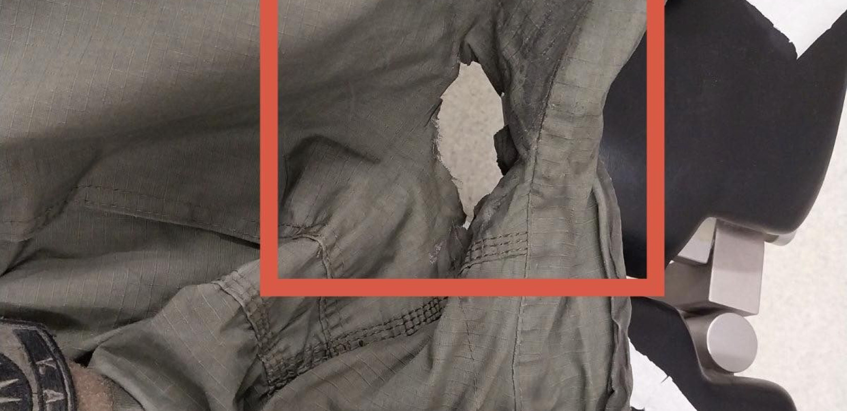 Σύγχρονα μέσα ζητούν οι αστυνομικοί της Θεσσαλονίκης - Η μολότοφ άνοιξε τρύπα στη στολή του αστυνομικού στα επεισόδια του ΑΠΘ