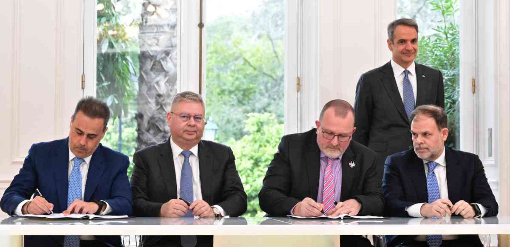 «Έπεσαν» οι υπογραφές Ελλάδας και Chevron για τους υδρογονάνθρακες - Μητσοτάκης: Η χώρα κάνει άλμα στον τομέα της ενέργειας