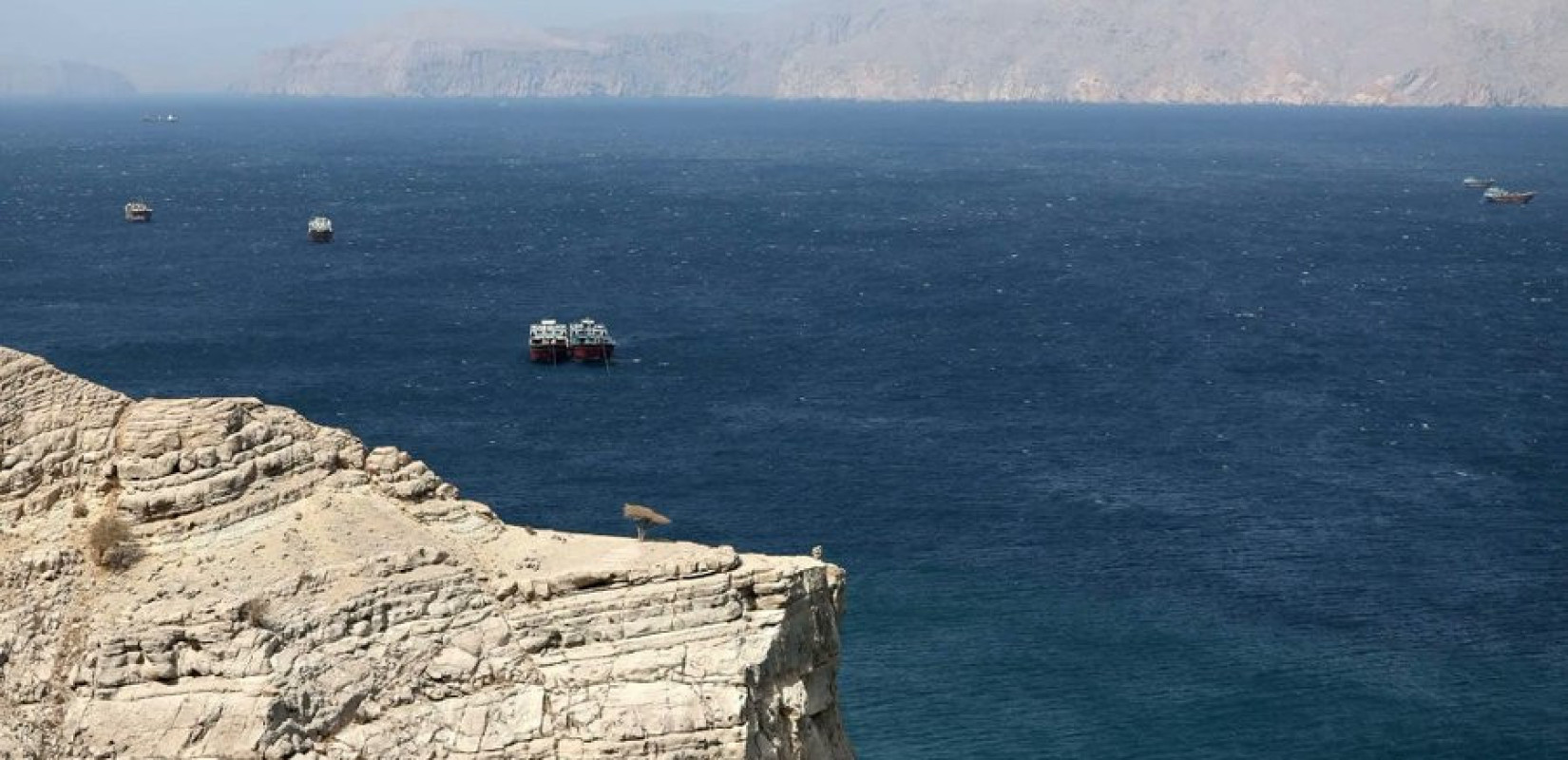 Το Ιράν ορίζει δύο εναλλακτικές διαδρομές για πλοία στα Στενά του Ορμούζ λόγω κινδύνου ναρκών