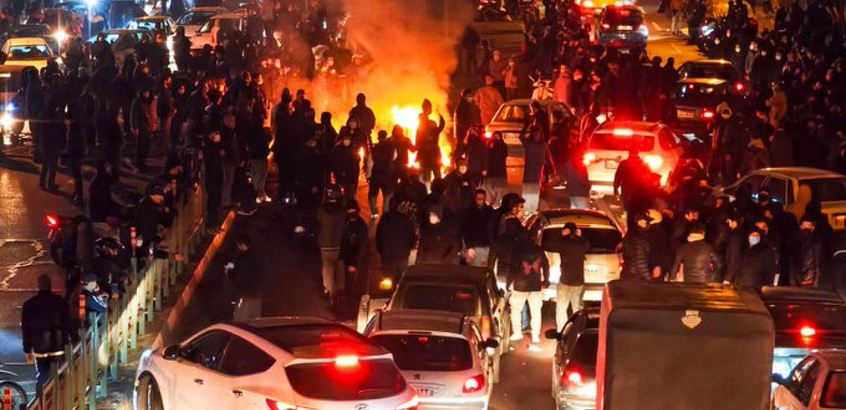 Ιράν: Nέες συγκρούσεις φοιτητών με την πολιτοφυλακή - Συνεχίζονται οι αντικυβερνητικές διαδηλώσεις (βίντεο)