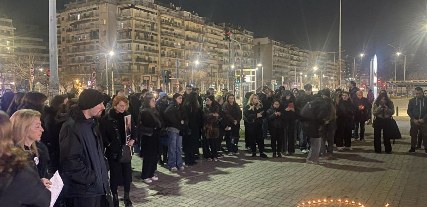 Θεσσαλονίκη: Ρίγη συγκίνησης στον σταθμό του ΟΣΕ την ώρα που είχε γίνει το δυστύχημα στα Τέμπη (βίντεο)