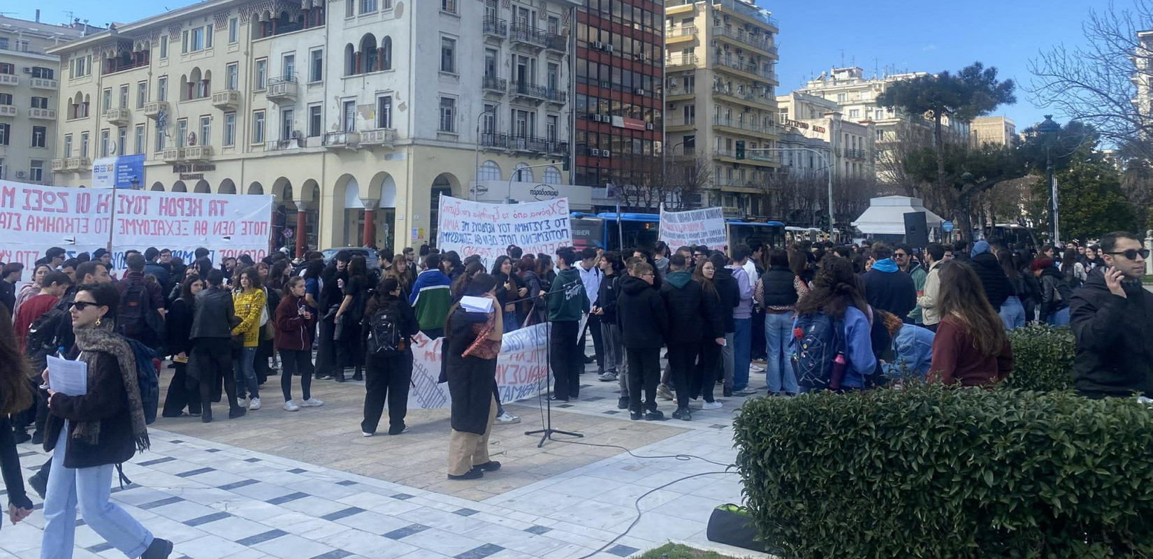 Θεσσαλονίκη: Με πορεία φοιτητών και μαθητών άρχισαν οι εκδηλώσεις για τη μαύρη επέτειο των Τεμπών