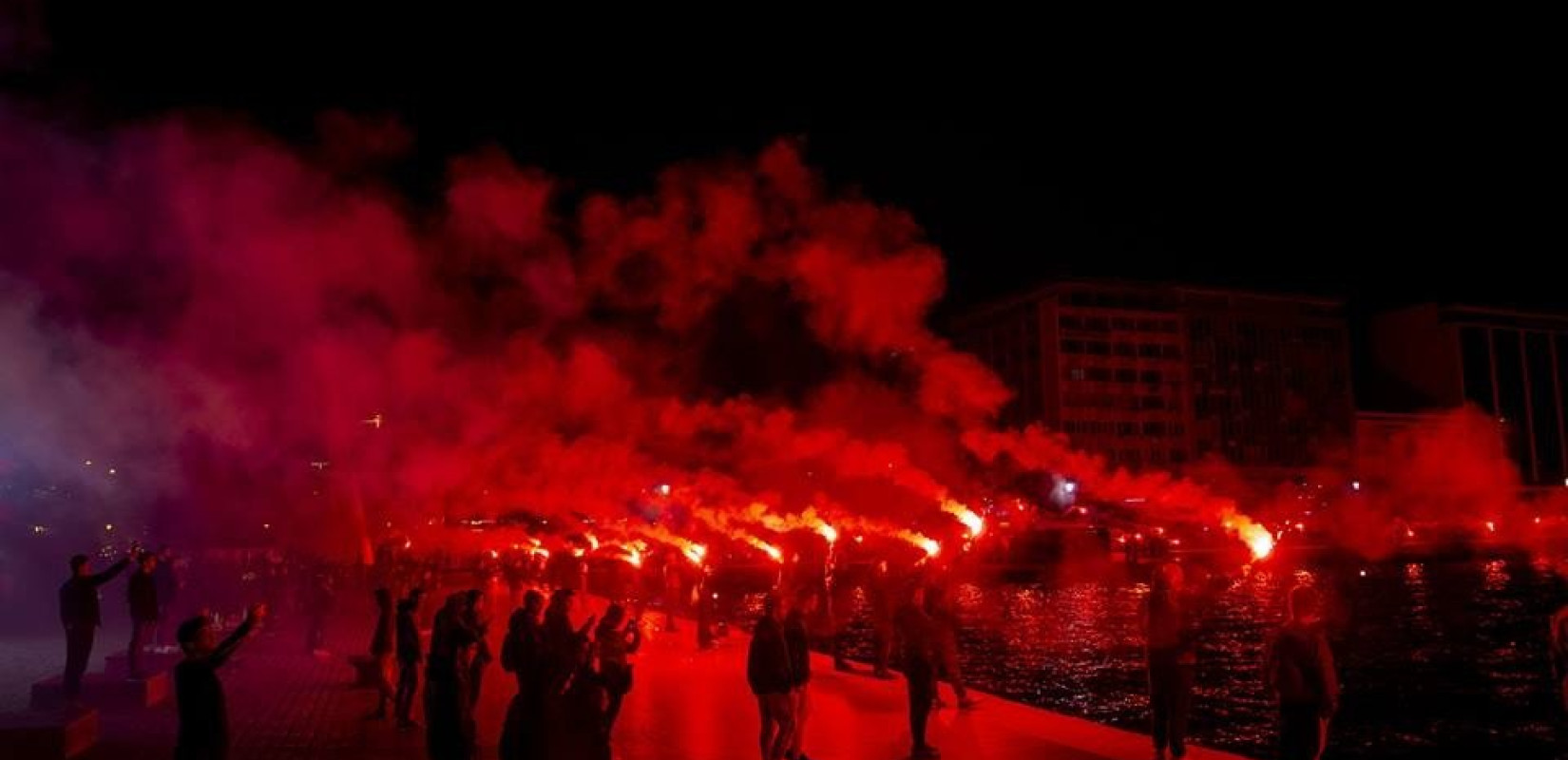 Το pyroshow των οπαδών του ΠΑΟΚ από ψηλά (videos)