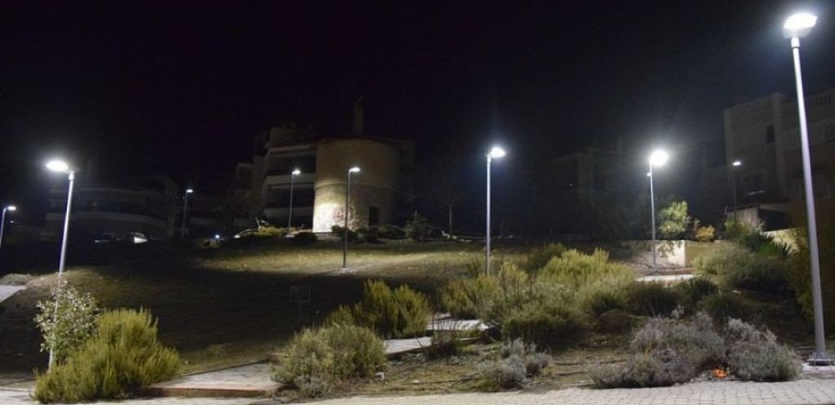 Δήμος Κορδελιού-Ευόσμου: 21χρονος πιάστηκε στα πράσα να κλέβει... δημοτική κολώνα φωτισμού
