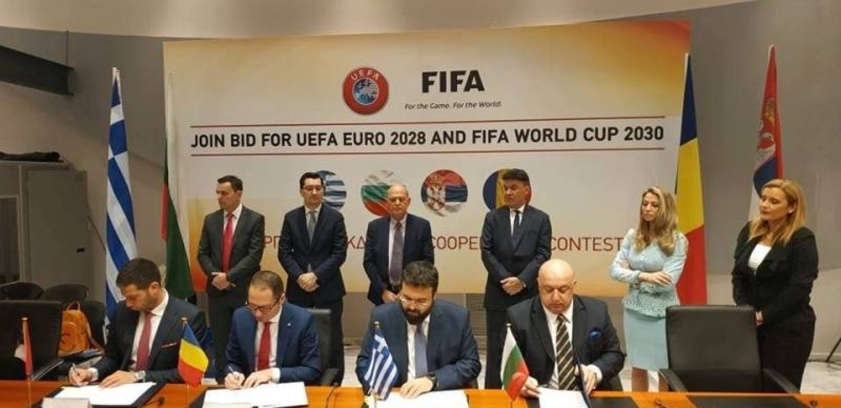 Στη Θεσσαλονίκη έπεσαν οι υπογραφές για την διεκδίκηση EURO 2028 και Μουντιάλ 2030 (video)