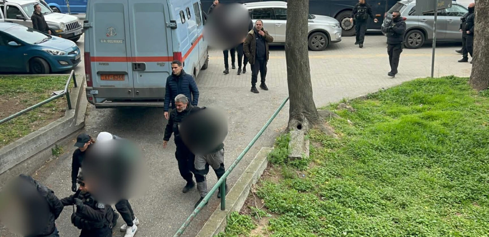 Θεσσαλονίκη: Ελεύθεροι οι οκτώ για το επεισόδιο κατά δημοσιογράφων στο γήπεδο της Τούμπας - Αναβλήθηκε η δίκη