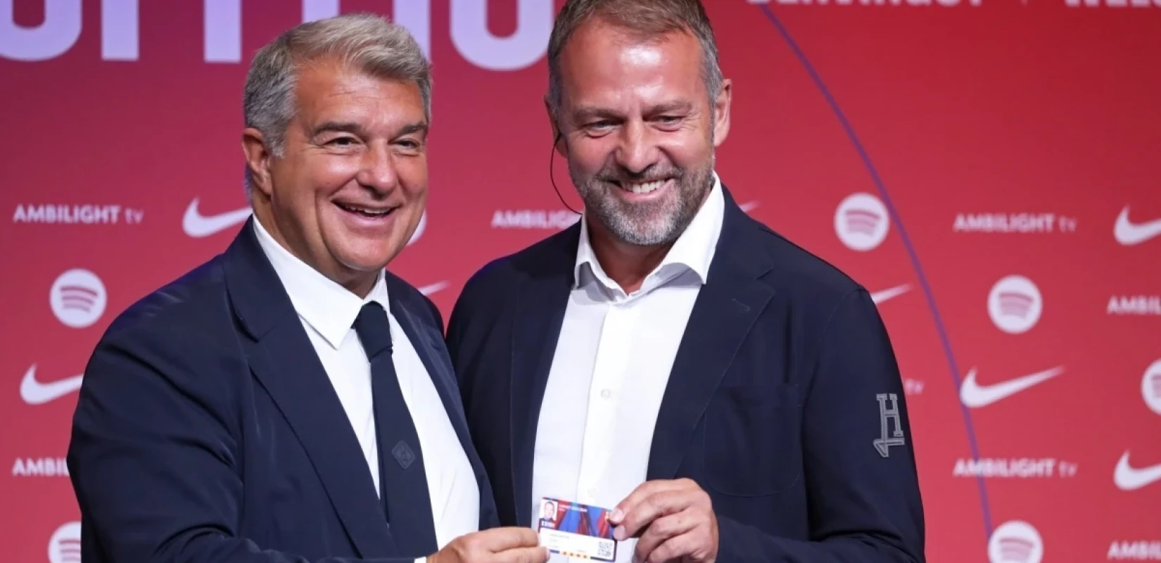 Ισπανία: Στον πάγκο της Μπαρτσελόνα για άλλα δύο χρόνια ο Χάνσι Φλικ