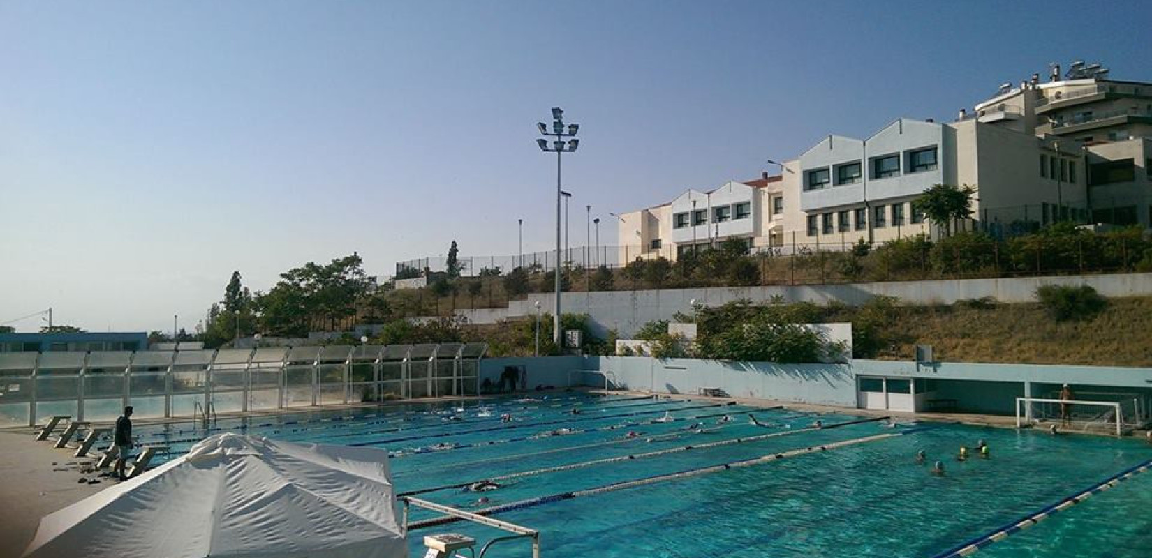 Πόλο: Κρανοφόροι εισέβαλαν σε αγώνα μίνι παίδων στη Νεάπολη και απαιτούσαν την αφαίρεση των διακριτικών του Άρη