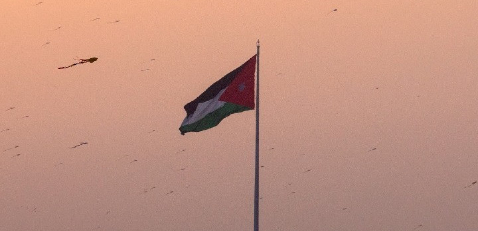 Κουβέιτ: Το εμιράτο καταγγέλλει επιδρομή drones με στόχο το αεροδρόμιο - Η Αστυνομία της Νέας Υόρκης ανακοίνωσε νεκρό Αμερικανό