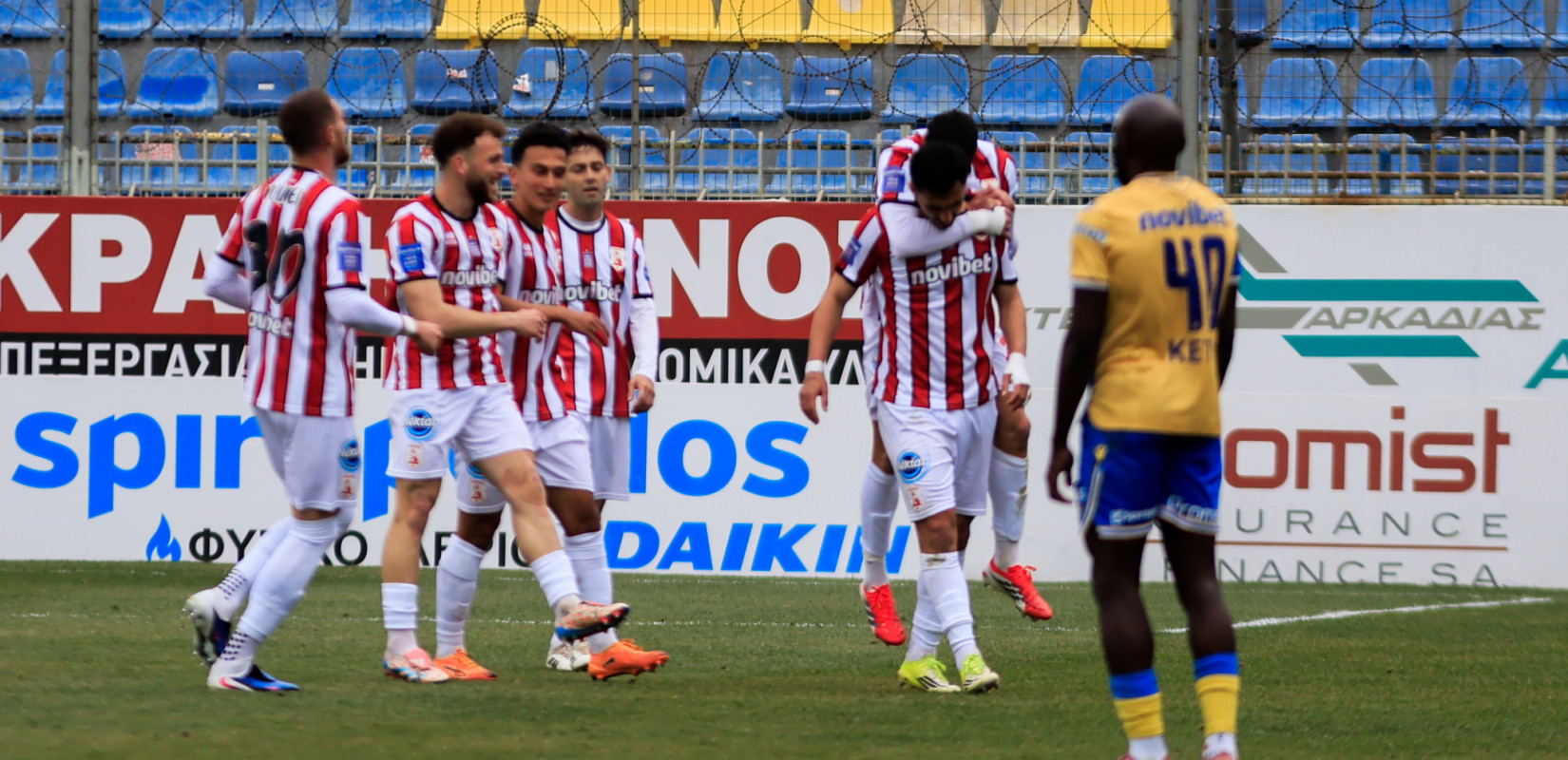 Super League: Ζωντανός με διπλό στην Τρίπολη ο Πανσερραϊκός