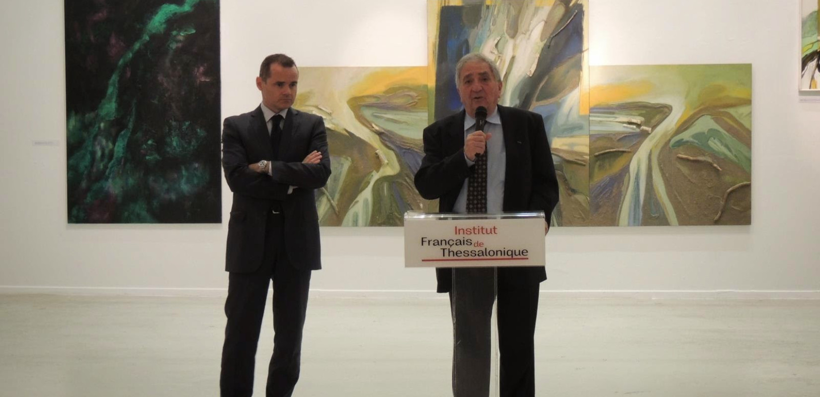 Ο Εμμανουήλ Μαυρομμάτης εμφανίζεται με τον πρώην Γενικό Πρόξενο της Γαλλίας στη Θεσσαλονίκη, Κριστόφ Λε Ριγκολέρ