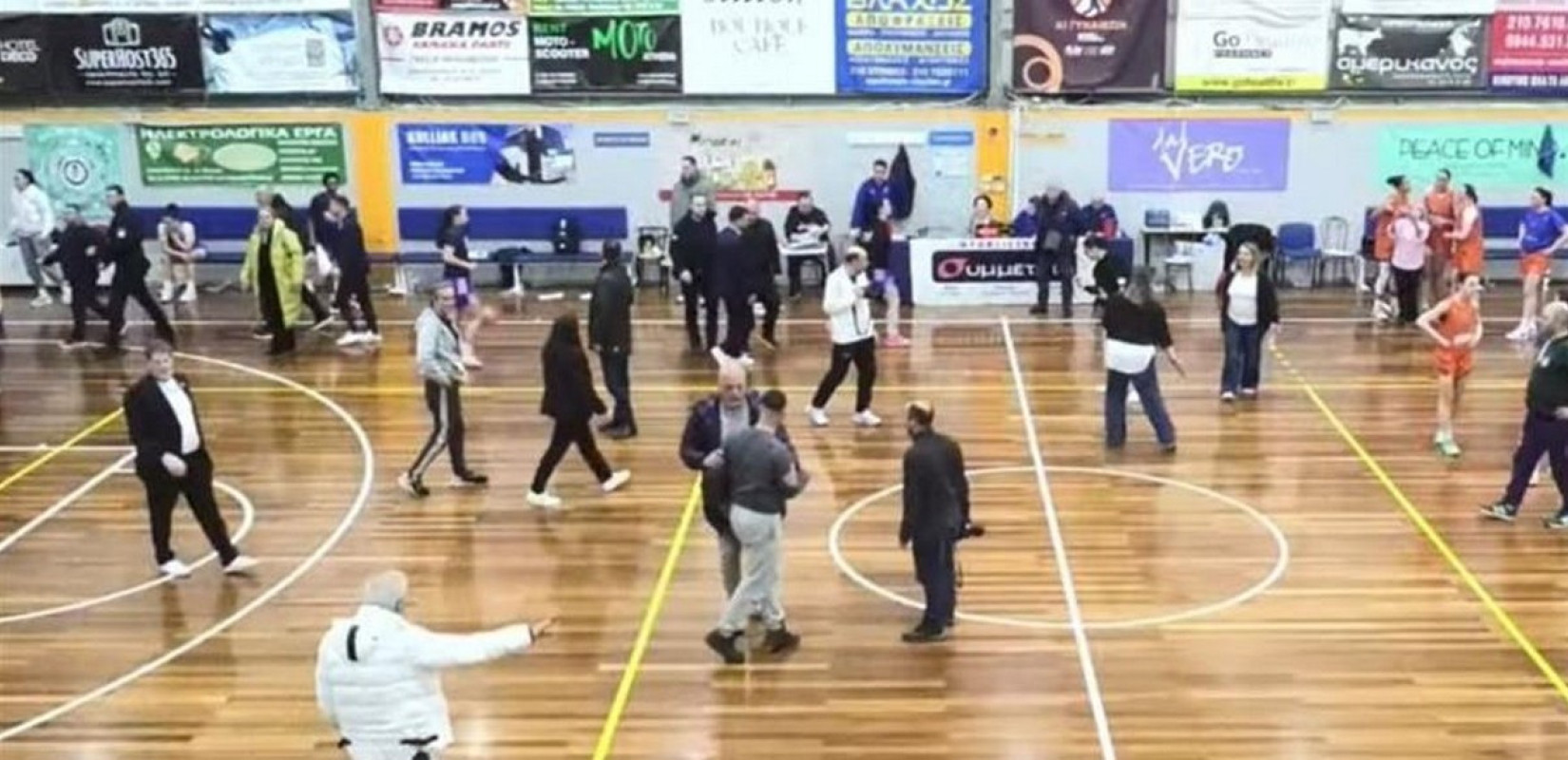 Χαμός σε αγώνα μπάσκετ γυναικών για το πρωτάθλημα της Α1 (βίντεο)