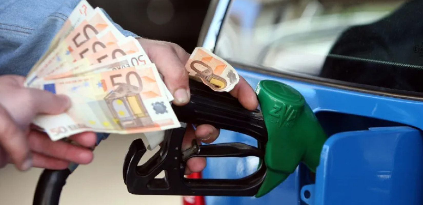 Μέτρα στήριξης: «Δεν φτάνει το fuel pass» –Μείωση φόρων στα καύσιμα ζητούν καταναλωτές και πρατηριούχοι