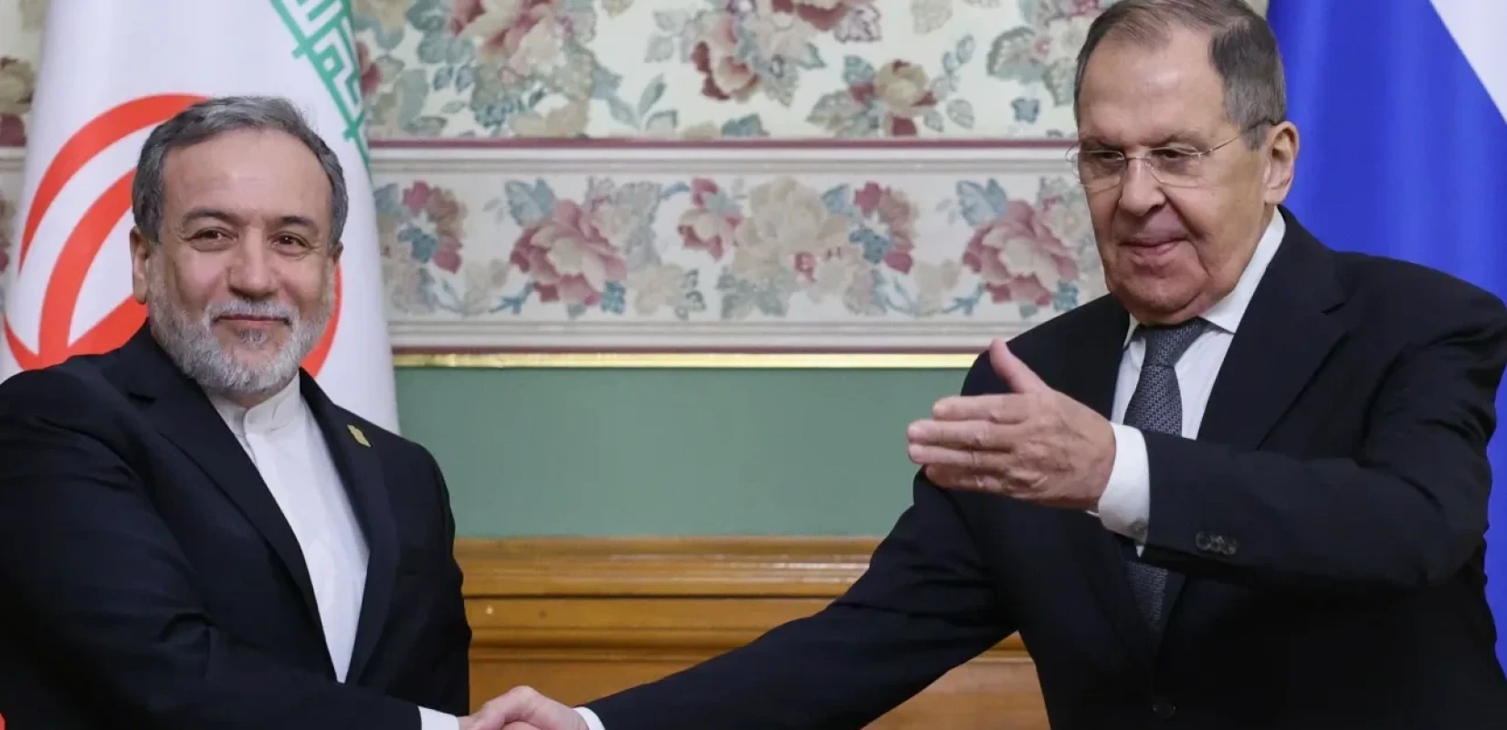 Επικοινωνία Λαβρόφ - Αραγτσί για τη Μέση Ανατολή και το Στενό του Χορμούζ
