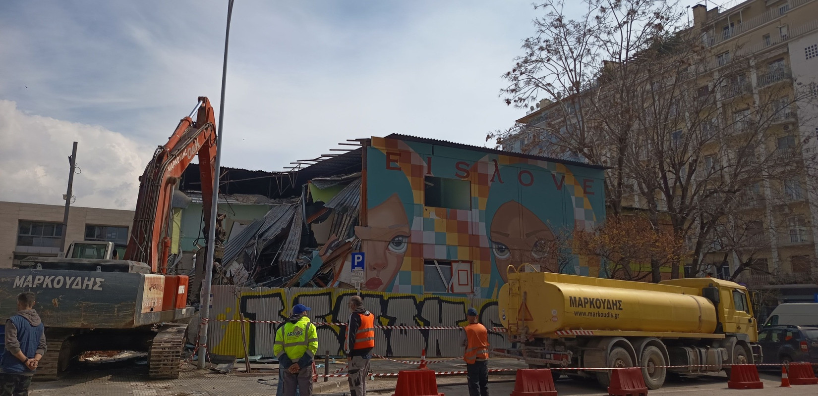 Θεσσαλονίκη: Κατεδαφίζεται το λυόμενο Γυμνάσιο στην Eθνικής Aμύνης