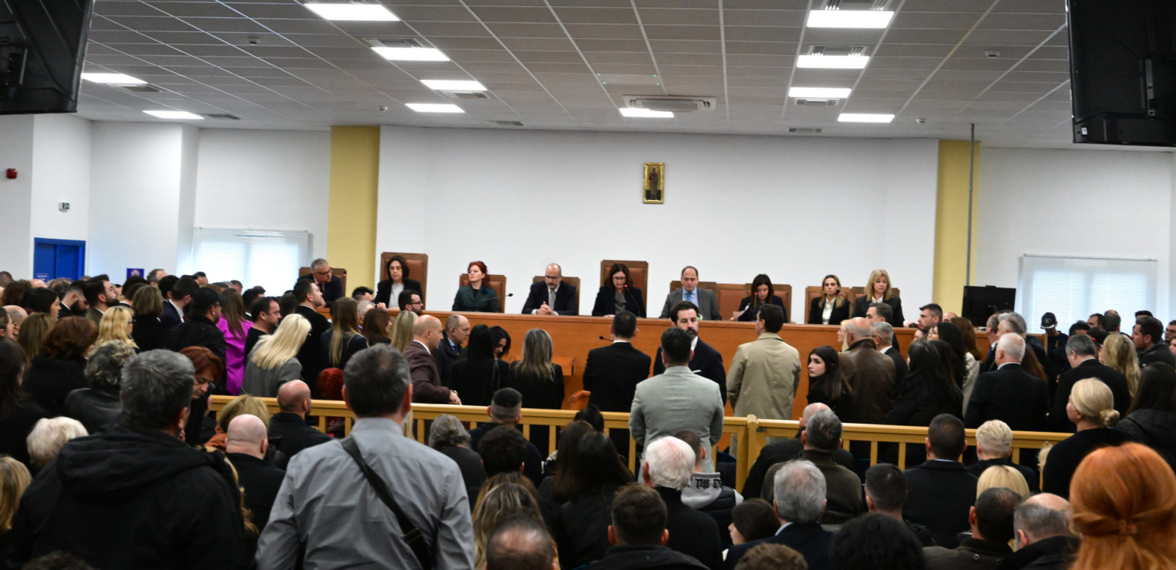 Δίκη για Τέμπη: Κατά του Σταθμάρχη, της Επιθεωρήτριας κι άλλων δύο, το δημόσιο