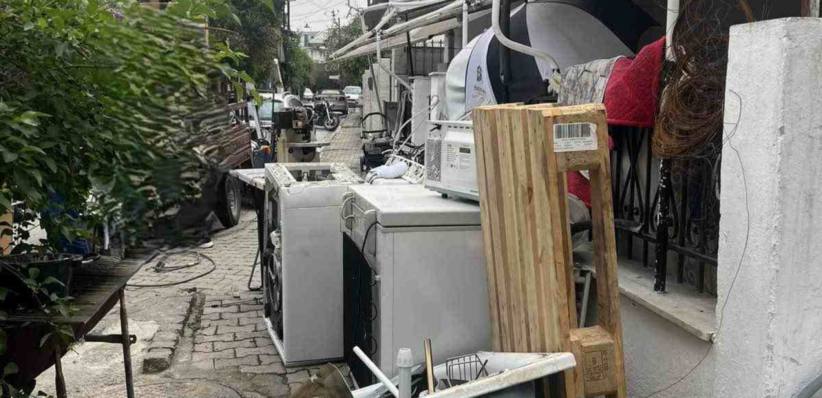 Θεσσαλονίκη: Χειροπέδες σε 34χρονο για παράνομη απόθεση σκραπ σε δημόσιο χώρο στη Μενεμένη - 40χρονη τον εμφάνιζε ψευδώς ως εργάτη γης