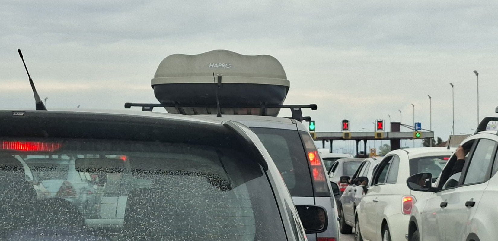 Θεσσαλονίκη: Σε εξέλιξη η επιστροφή των εκδρομέων - Μεγάλες ουρές στα Μάλγαρα