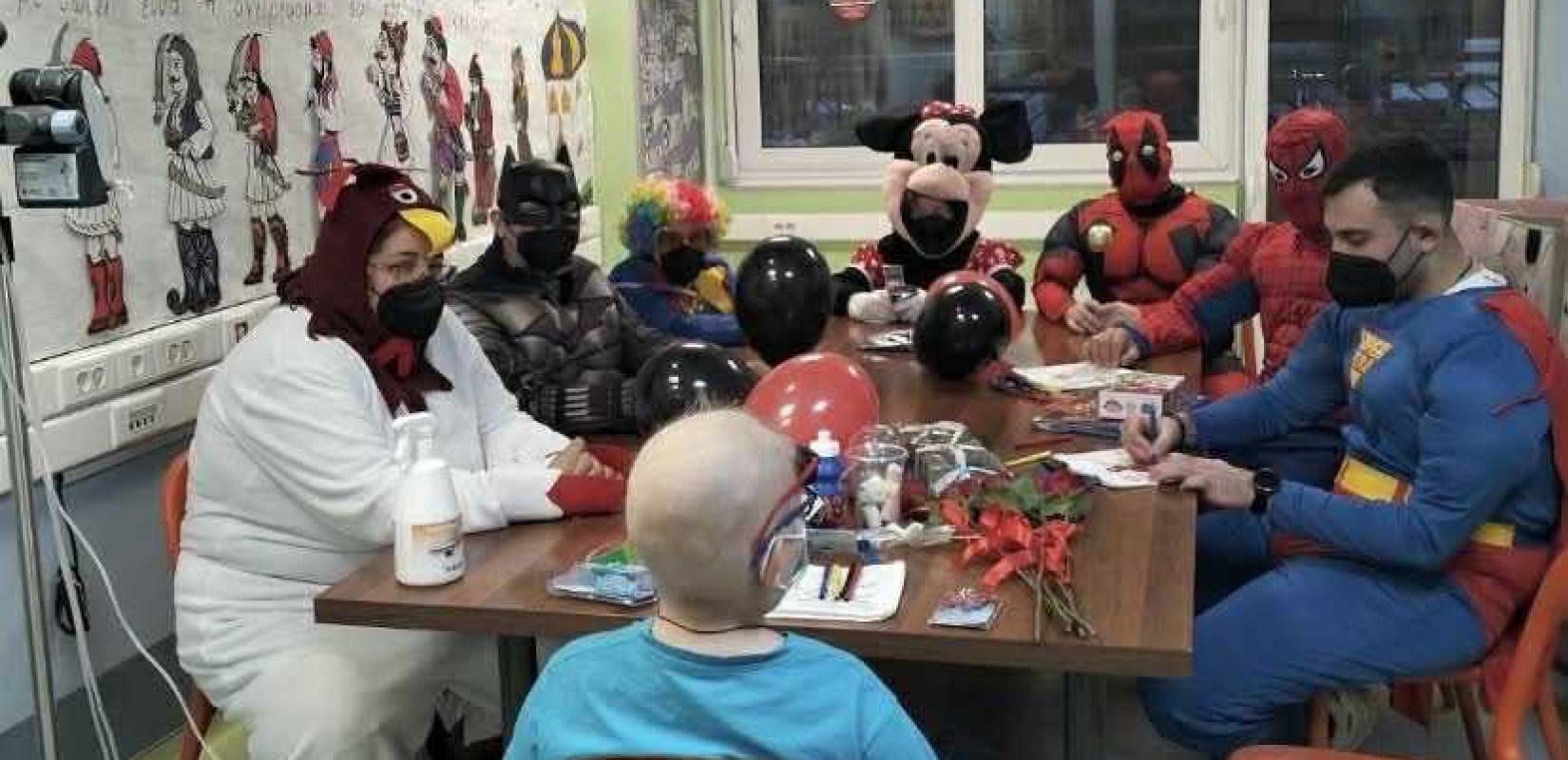 Θεσσαλονίκη: Πασχαλινά γεύματα και δώρα σε αστέγους της πόλης