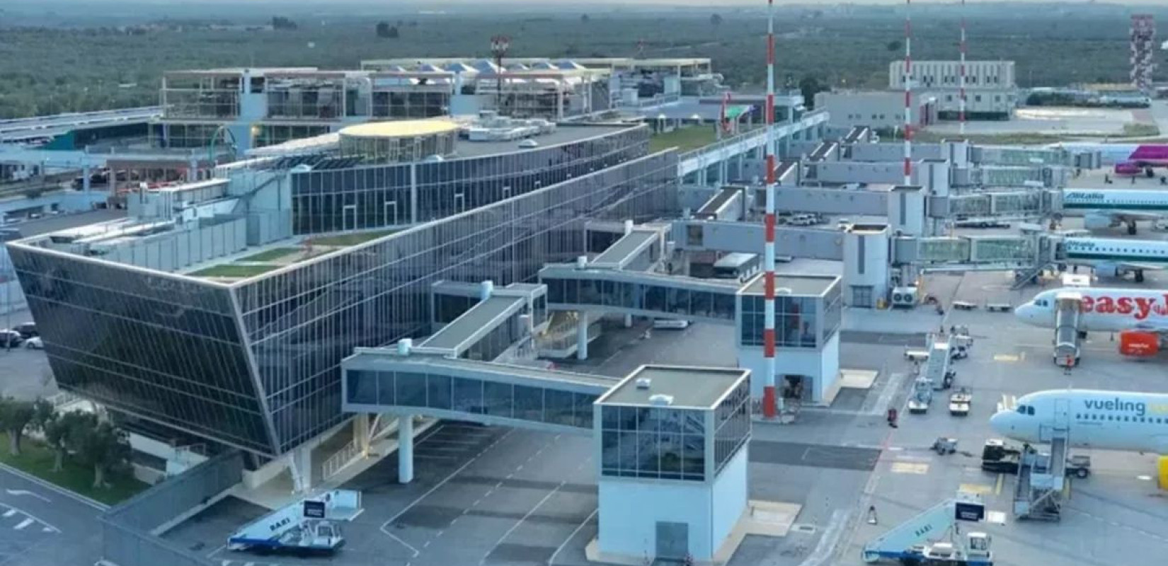 Φωτογραφία αρχείου από το αεροδρόμιο του Μπρίντιζι - Πηγή: https://www.romaautonoleggi.it/wp-content/uploads/2023/03/aeroporto-brindisi-1-800x450.webp