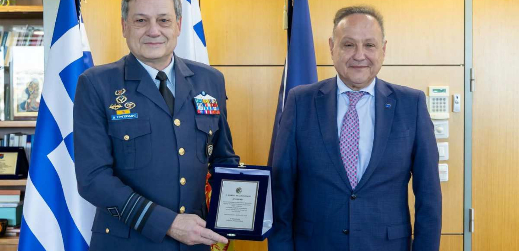 Δήμος Θεσσαλονίκης: Τιμητική βράβευση του Αρχηγού ΓΕΑ από το Στ. Αγγελούδη