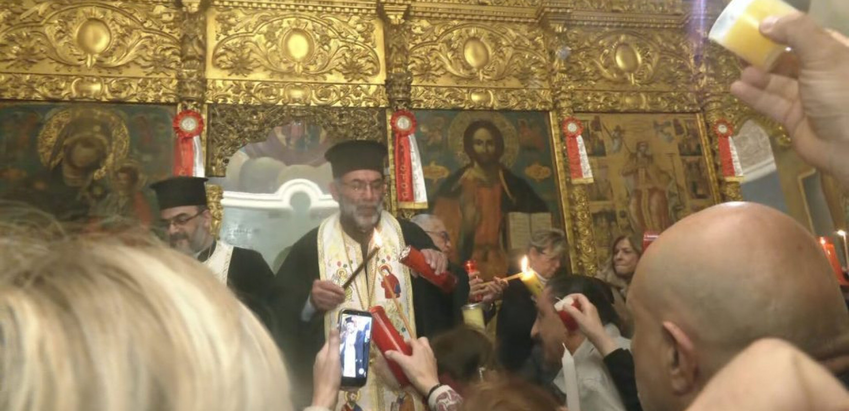 Συγκίνηση στη Βηρυτό: Έφτασε το Άγιο Φως εν μέσω συγκρούσεων – Μήνυμα ελπίδας και ειρήνης (βίντεο)